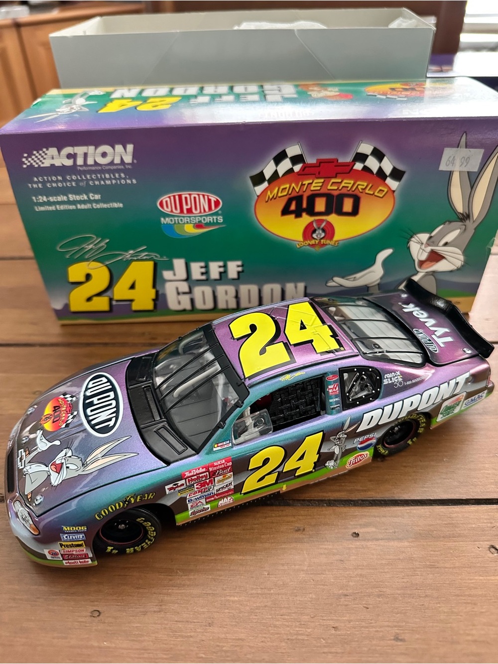 Jeff Gordon #24 Looney Tunes Dupont Monte Carlo 400 Diecast Car 1:24